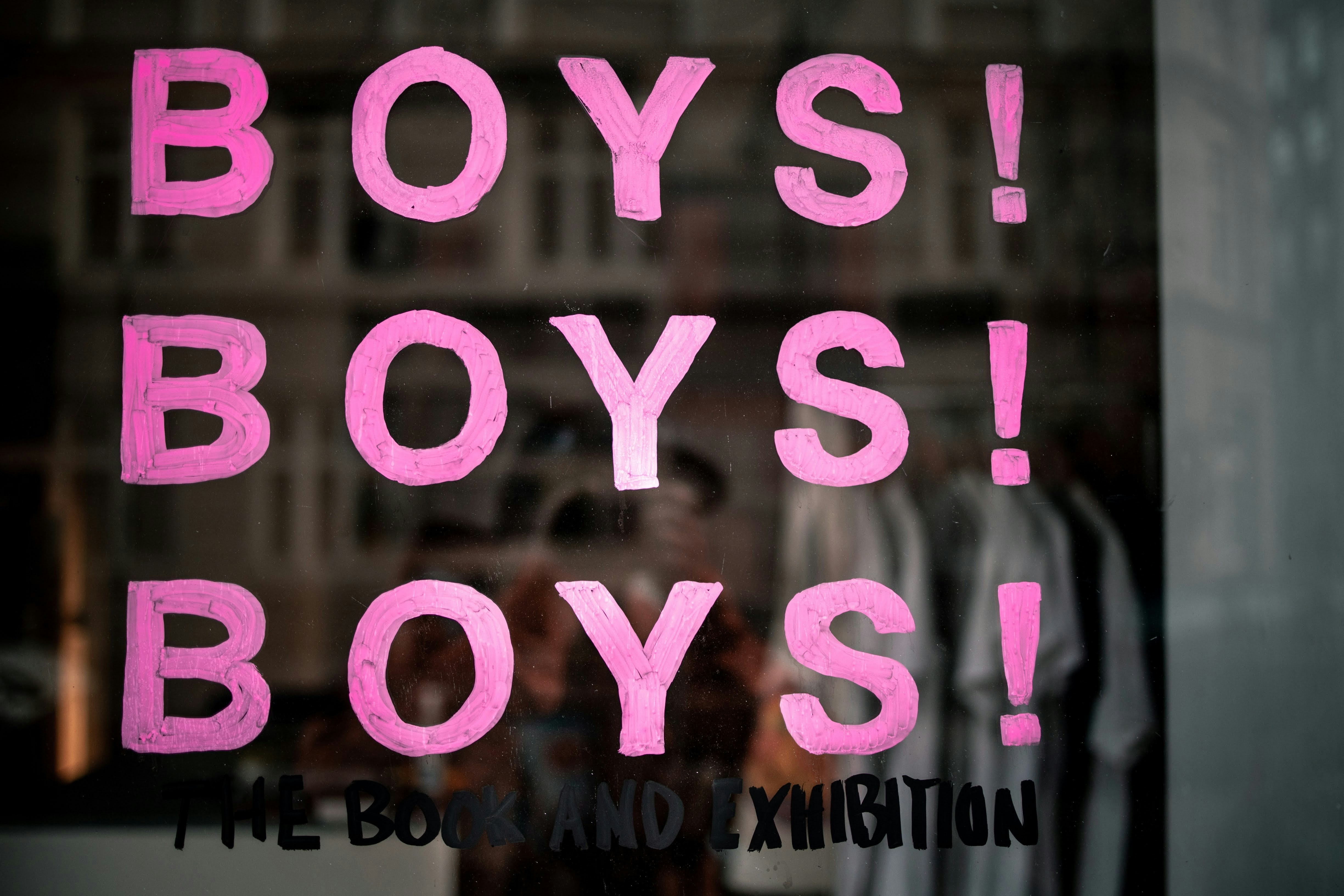 企业宣传片片头片尾与品牌元素整合